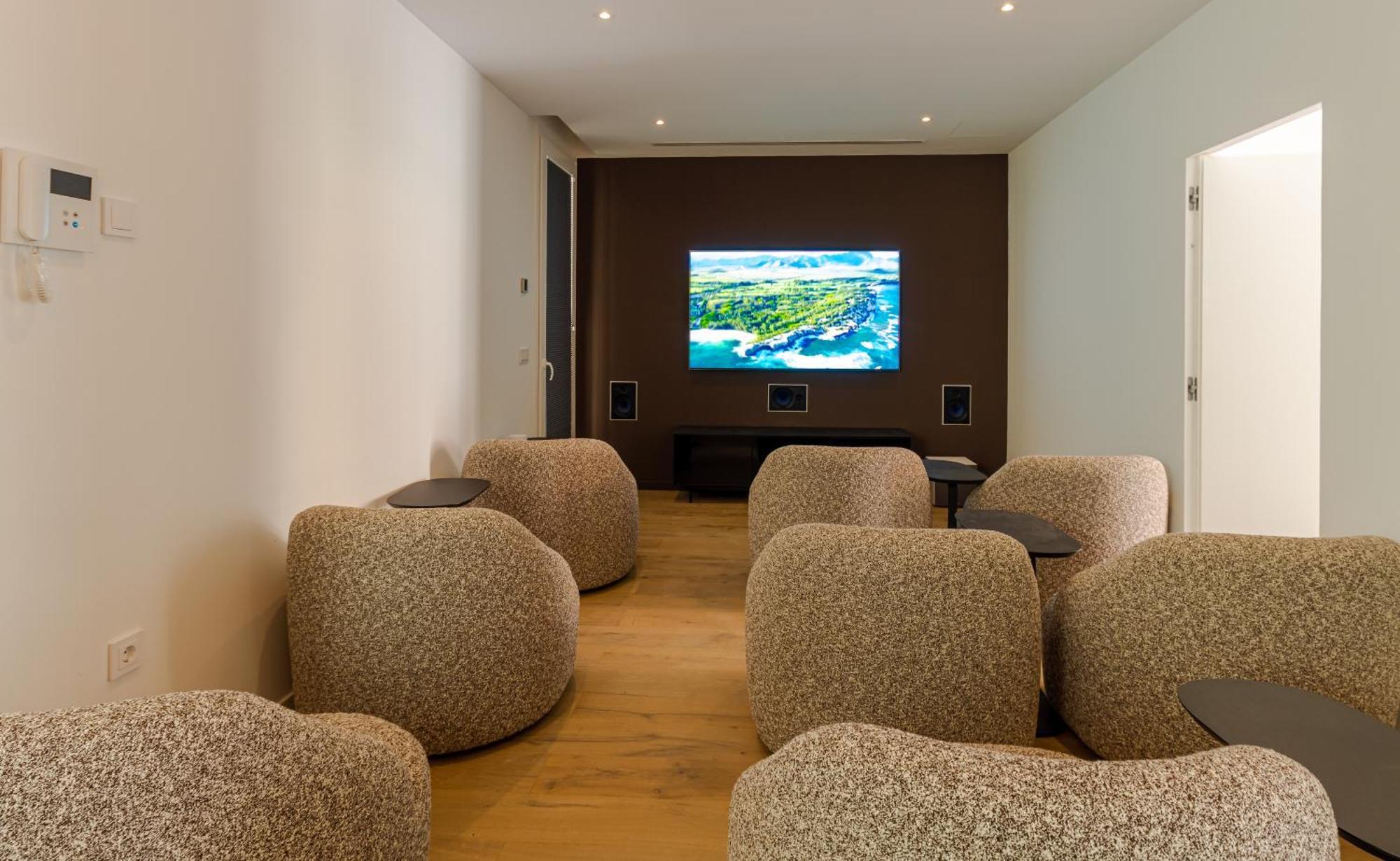 Modern With Heated Pool, Gym & Cinema * Marbella
