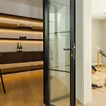 Modern Villa With Heated Pool, Gym & Cinema
