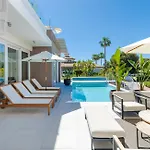 Modern Villa With Heated Pool, Gym & Cinema