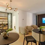 Modern Villa With Heated Pool, Gym & Cinema