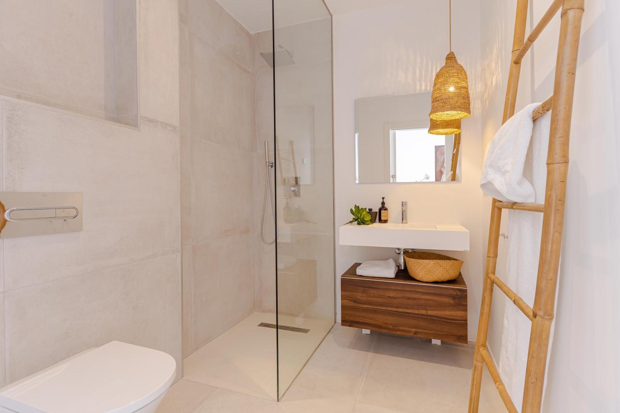 Villa Modern With Heated Pool, Gym & Cinema