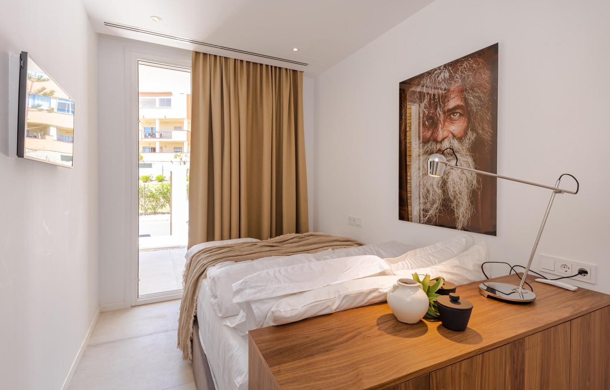 Modern With Heated Pool, Gym & Cinema Villa *