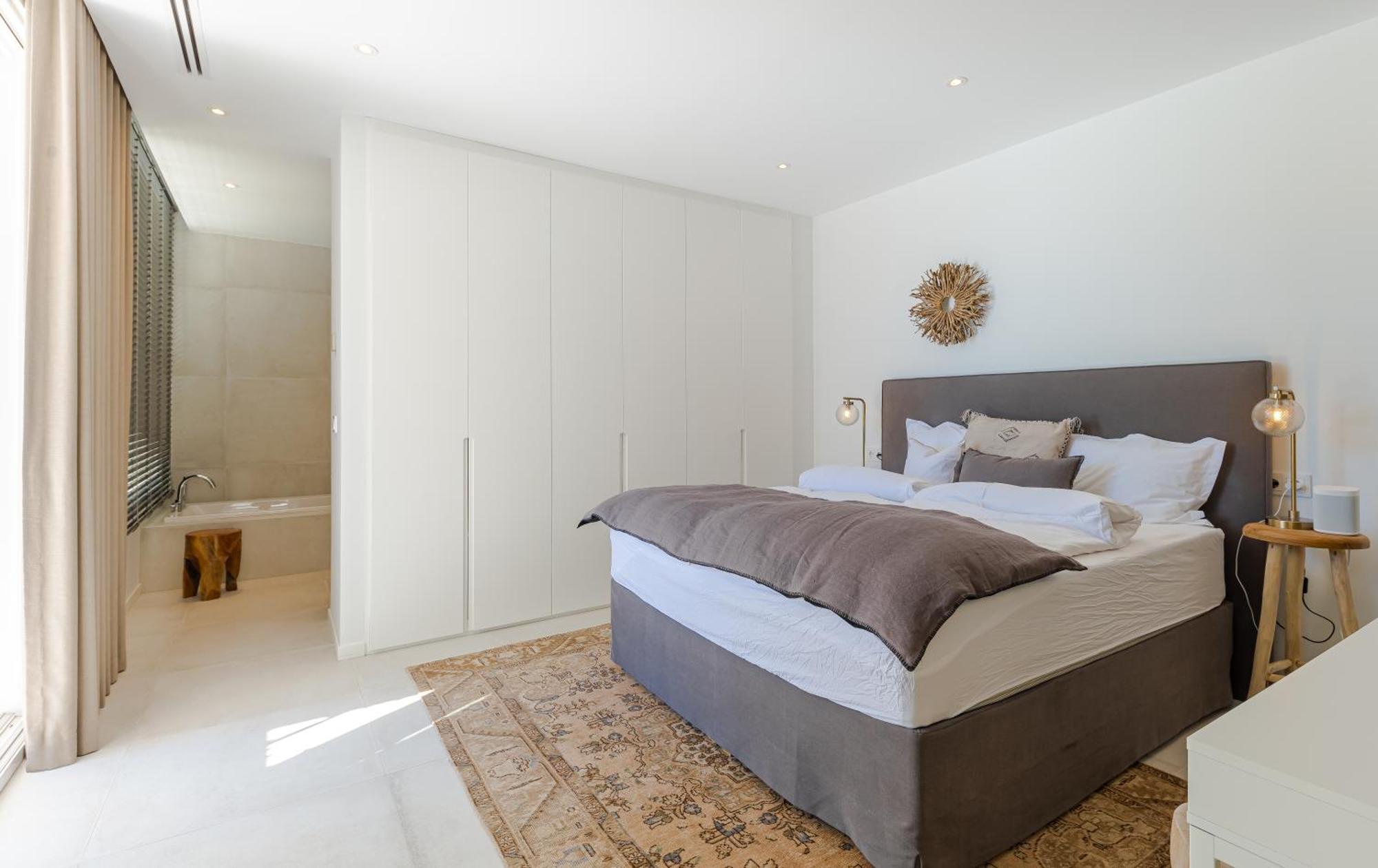 Modern With Heated Pool, Gym & Cinema Marbella