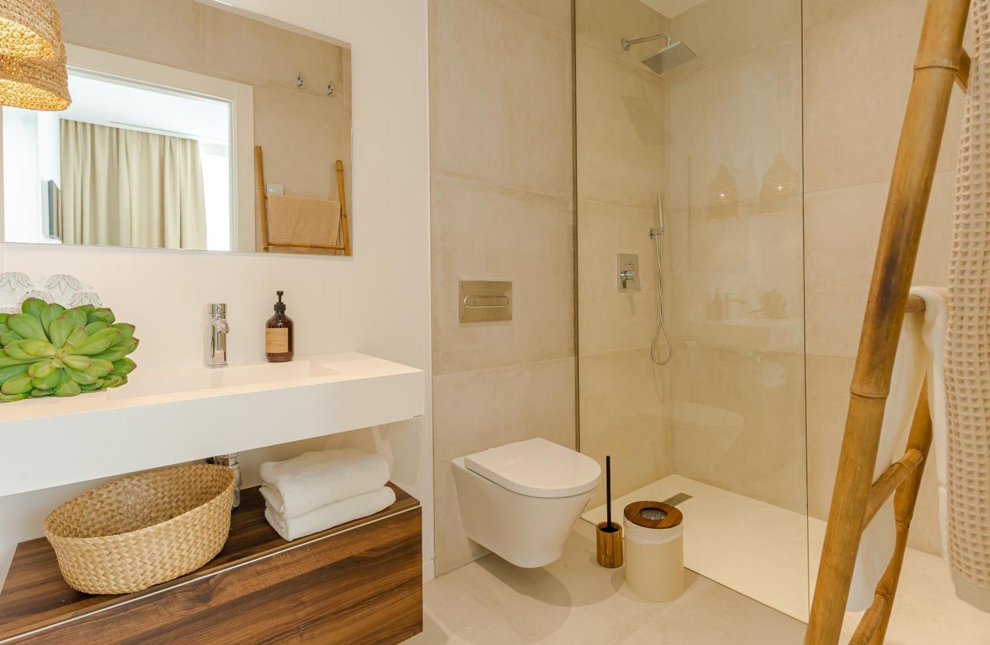 Villa Modern With Heated Pool, Gym & Cinema