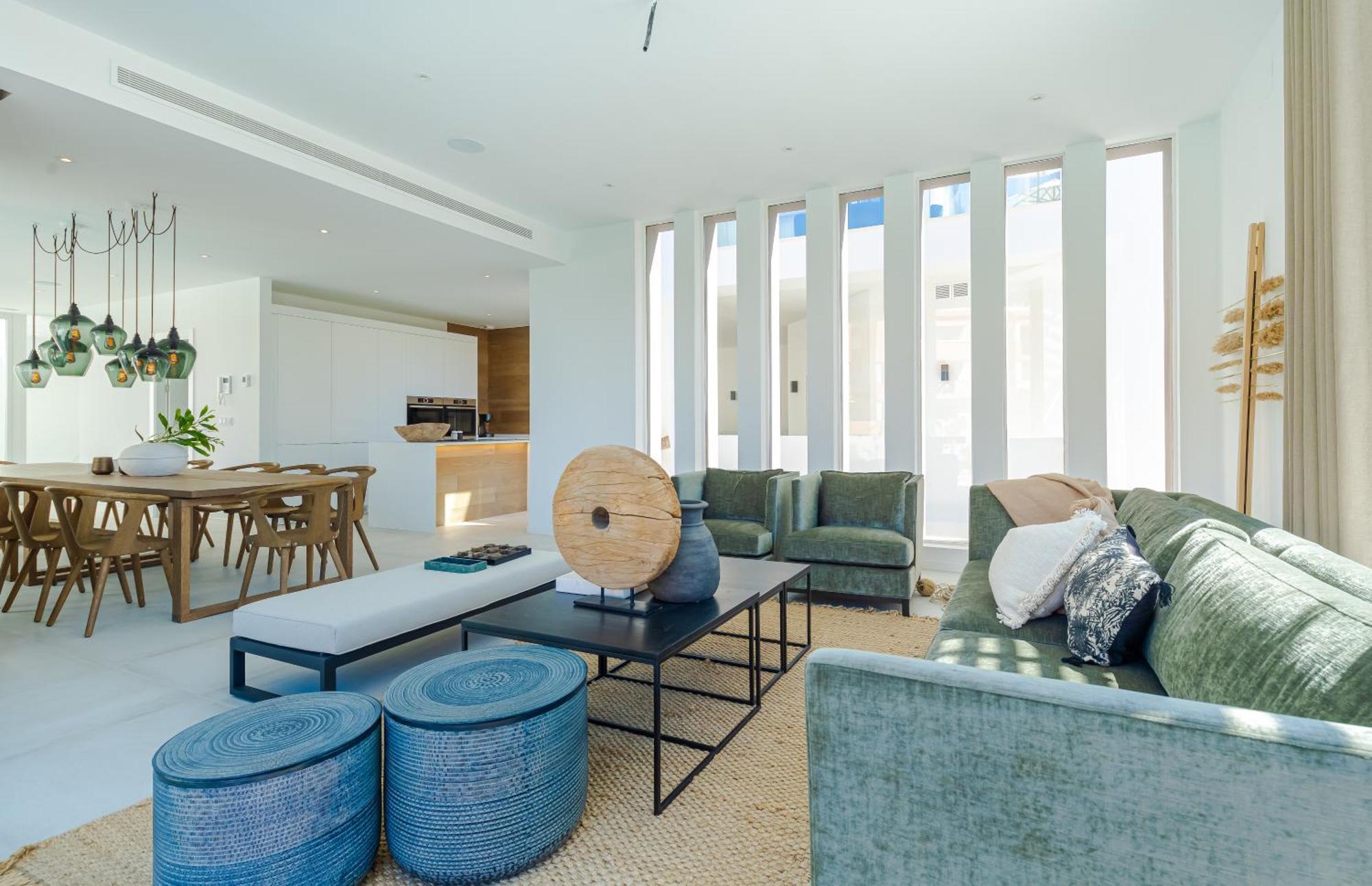 Modern With Heated Pool, Gym & Cinema