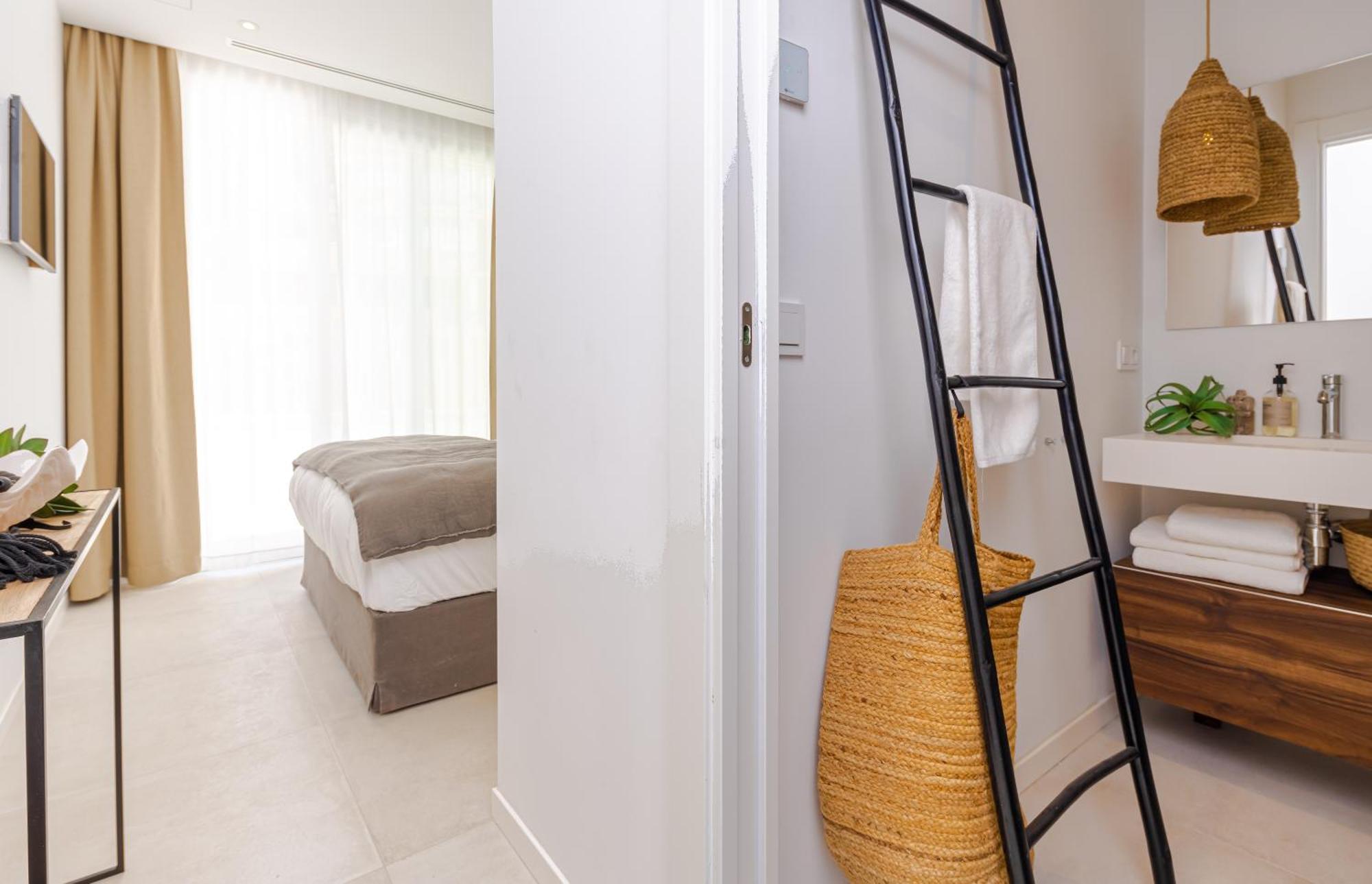 Modern With Heated Pool, Gym & Cinema Villa *
